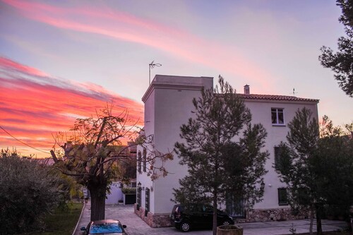 Traditional Spanish Villa with pool and fenced garden -  close to the beach 