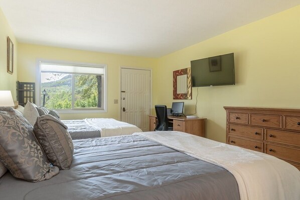 2 bedrooms, iron/ironing board, bed sheets