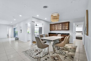 Dining - 6341 Managed By Brampton Park (Fort Lauderdale)