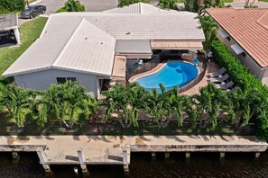 حمّام سباحة مُدفَّأ