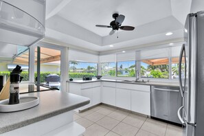 Fridge, microwave, oven, stovetop - 6341 Managed By Brampton Park (Fort Lauderdale)