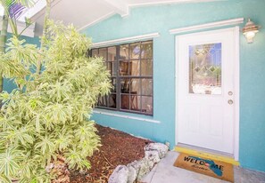 Exterior detail - Sandy Shores and Sunsets in your own back yard 4 bed 4 bath with pool and dockage (Marathon)