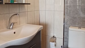 Deluxe Double Room, 1 Bedroom, Sea View | Bathroom - Cunda Pasa Otel (Ayvalik)