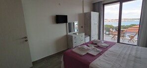 Deluxe Double Room, 1 Bedroom, Sea View | Free WiFi - Cunda Pasa Otel (Ayvalik)