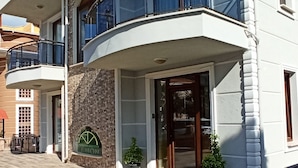 Front of property - Cunda Pasa Otel (Ayvalik)