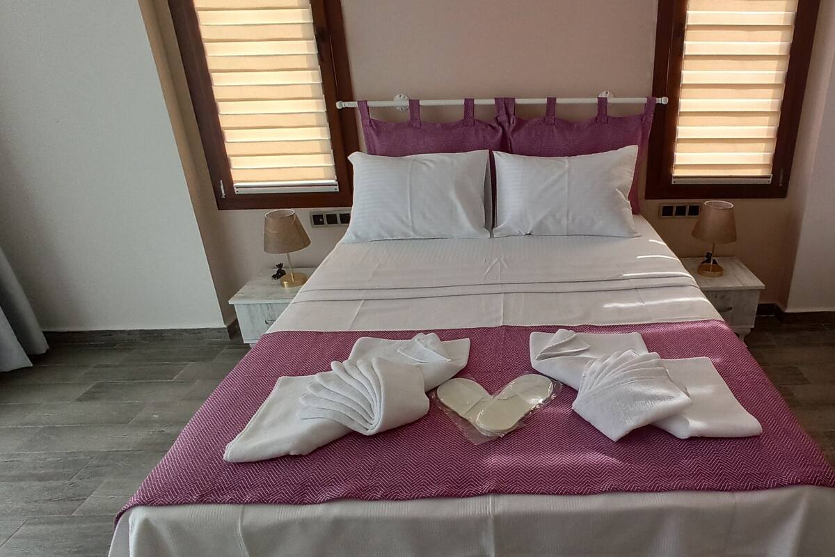 Deluxe Double Room, 1 Bedroom, Sea View | Free WiFi
