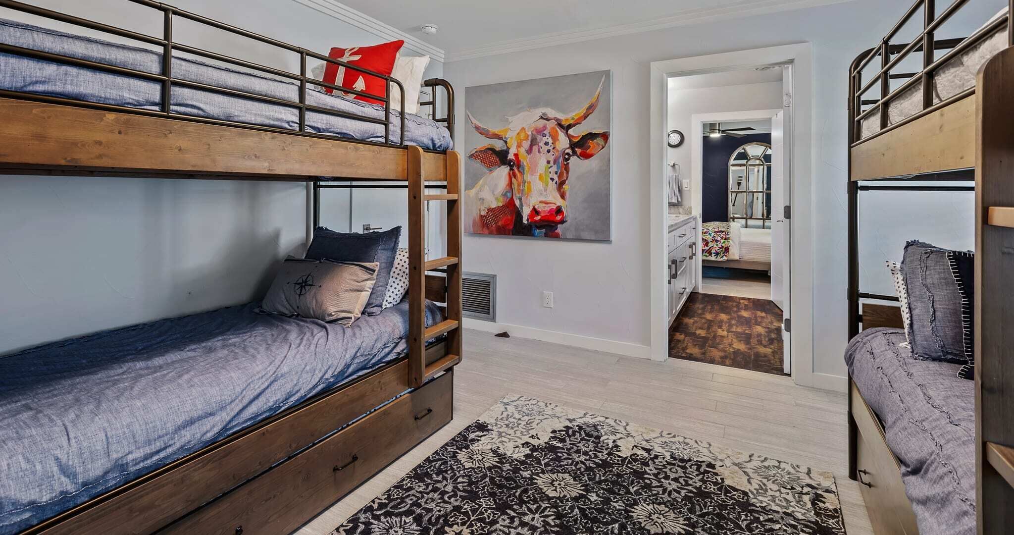 3 bedrooms, desk, iron/ironing board, free WiFi