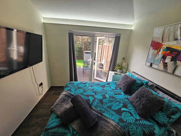 1 bedroom, free WiFi, bed sheets