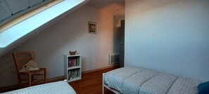 2 bedrooms, iron/ironing board, free WiFi