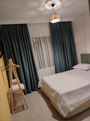 Basic Room | 1 bedroom, free WiFi, bed sheets - La Bonita Pansiyon Çeşme Adult Only (+16 yaş) (Cesme)