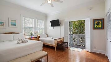 2 camere, una scrivania, ferro/asse da stiro, culla da viaggio