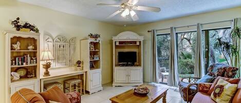 Condo, 2 Bedrooms | Living area