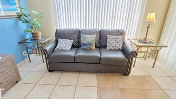 Condo, 1 Bedroom | Living area