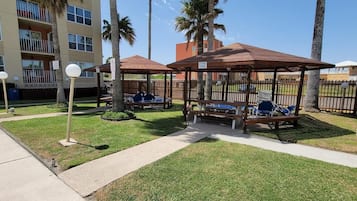 Apartment, 1 Bedroom | Outdoor dining