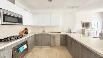 Fridge, microwave, oven, stovetop
