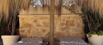 Charming vacation home for 4 people / Wifi / BBQ / large pool area