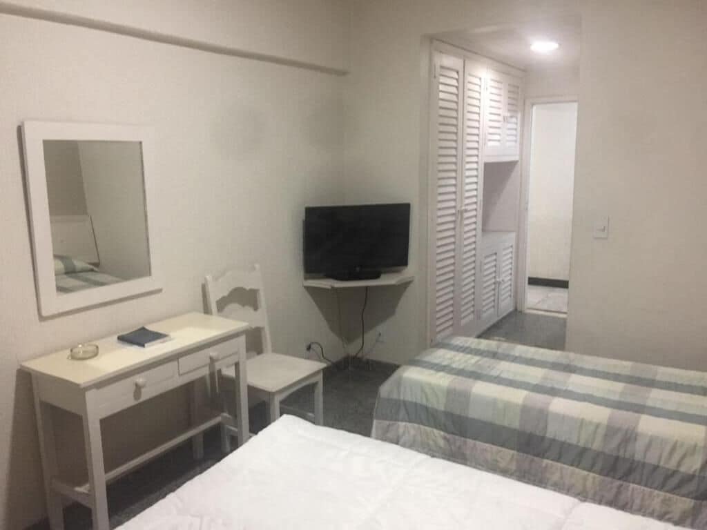 Frigobar, Wi-Fi de cortesia, roupa de cama