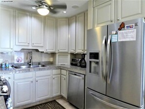 Fridge, microwave, oven, stovetop - Steps to beach! - Kihei Holiday 113 (Kihei)