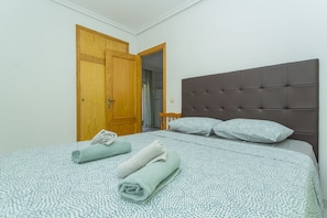 2 makuuhuonetta, silitysrauta/-lauta, ilmainen Wi-Fi, vuodevaatteet