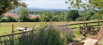 Rural hideaway but only 5 minutes from the centre of Cheltenham