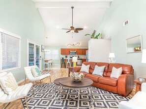 智能电视、乒乓球