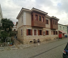 Konaklama yerinin ön cephesi