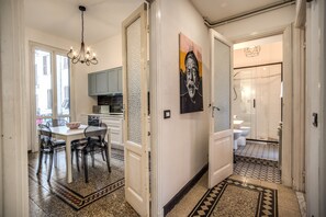 Deluxe-Apartment | Wohnbereich | Fernseher