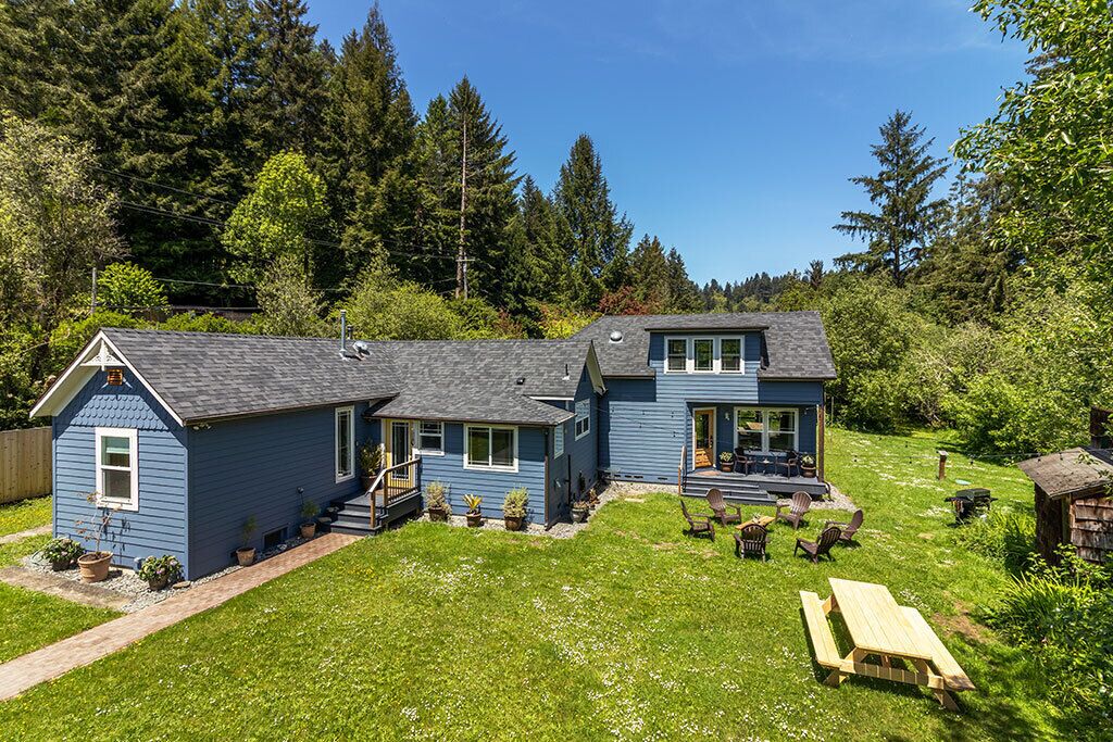 West End Retreat -Remodeled farmhouse, 1/2 mile to river