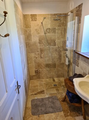 Bathtub, hair dryer