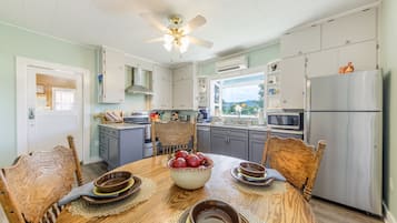 冰箱、微波炉、烤箱、炉灶