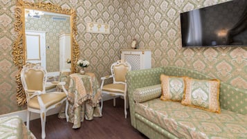 Superior Double Room | Minibar, in-room safe, soundproofing, free WiFi