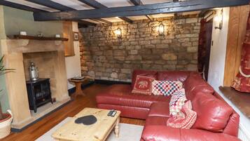 Cottage | Living area | TV