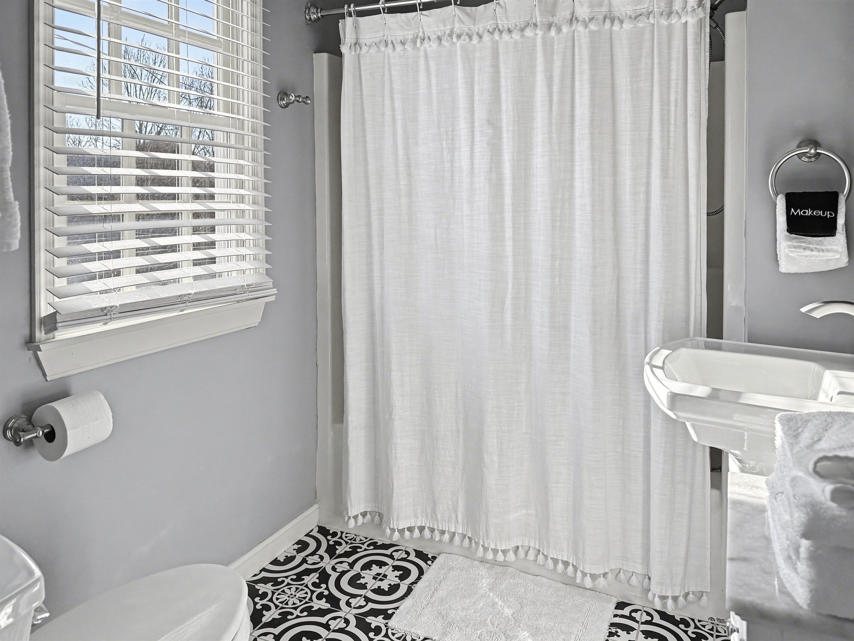Shower, towels