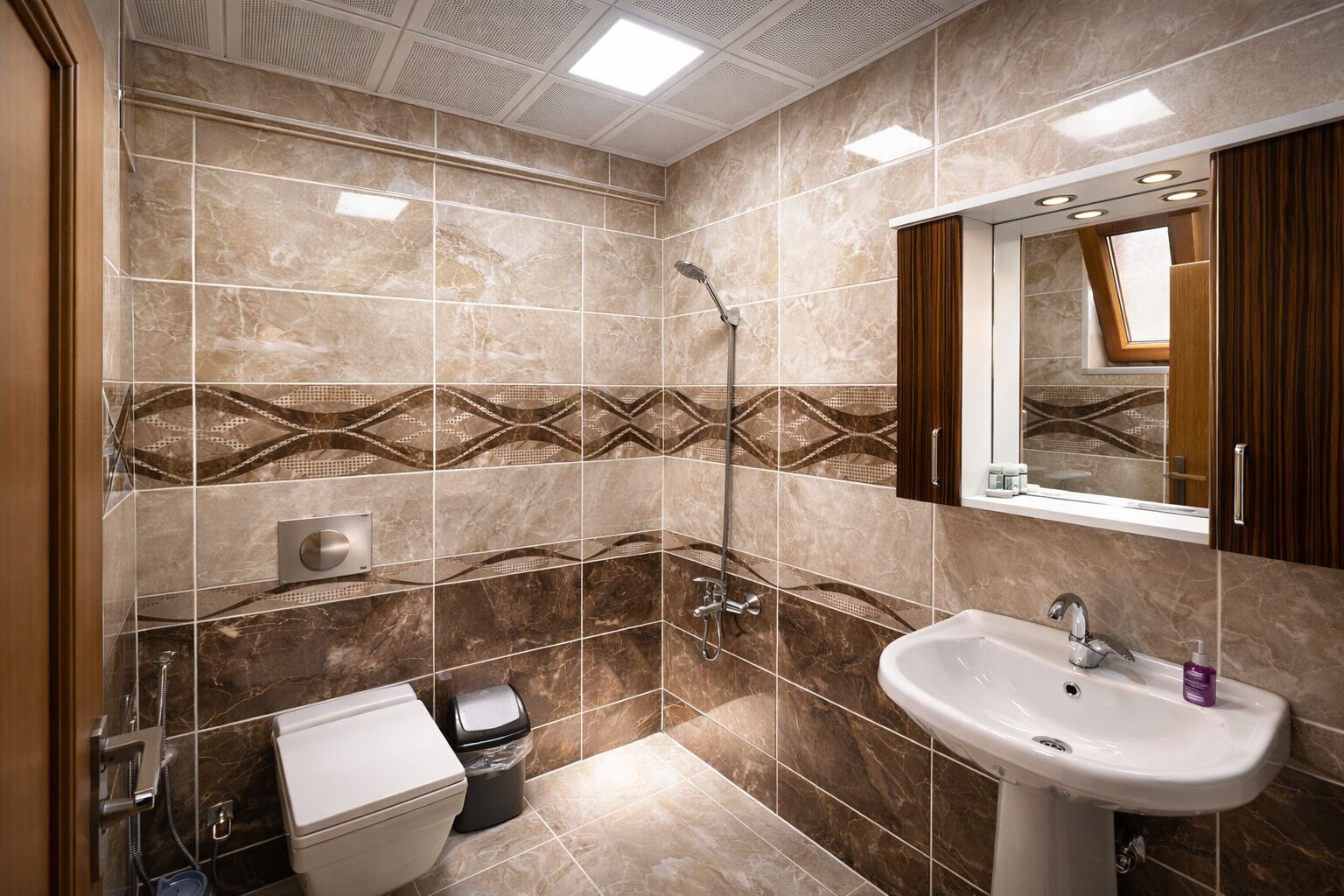 Family Apartment, Ground Floor | Bathroom | Shower, hair dryer, slippers, towels