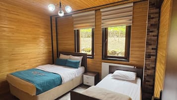 Deluxe-Suite, eingeschränkter Seeblick | 1 Schlafzimmer, Allergikerbettwaren, schallisolierte Zimmer