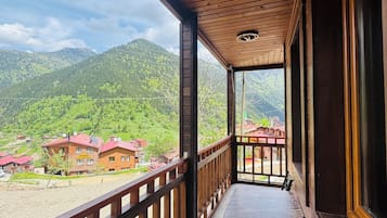 Suite Deluxe, vue partielle sur le lac | Balcon