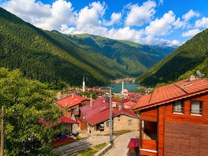 Deluxe Penthouse, Lake View | Terrace/patio - Şimo Suite Otel (Çaykara)