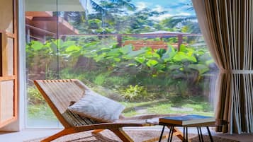 Phòng tiện nghi đơn giản | Bộ đồ giường cao cấp, nệm có lớp đệm bông, két bảo mật tại phòng