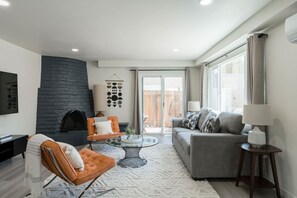 テレビ、暖炉、ストリーミングサービス