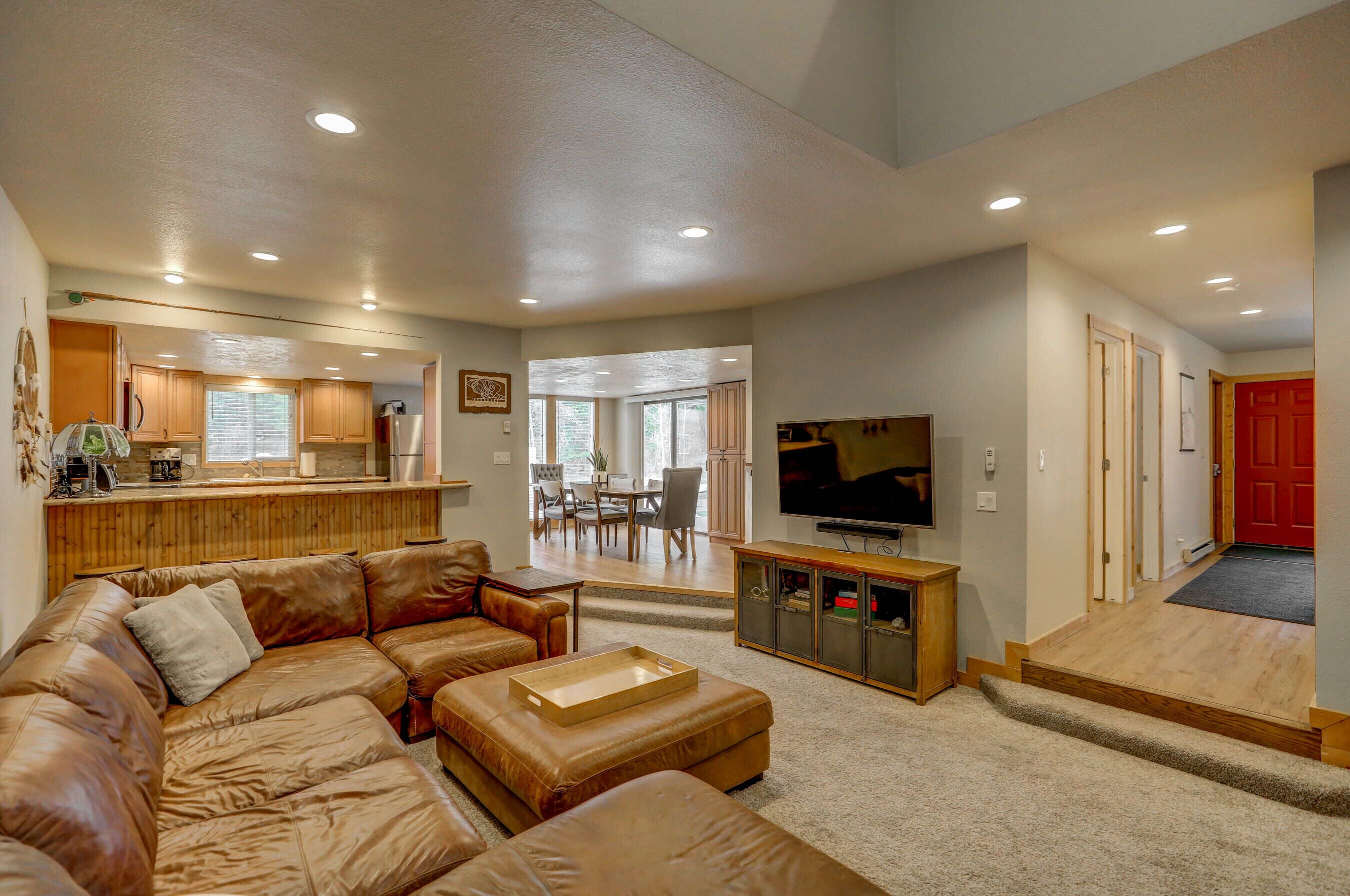 New Listing! The Wolf Den - 3 bd, 3 ba - Downtown - Walk to Lake, Shops, Bars, Coffee, & Dining