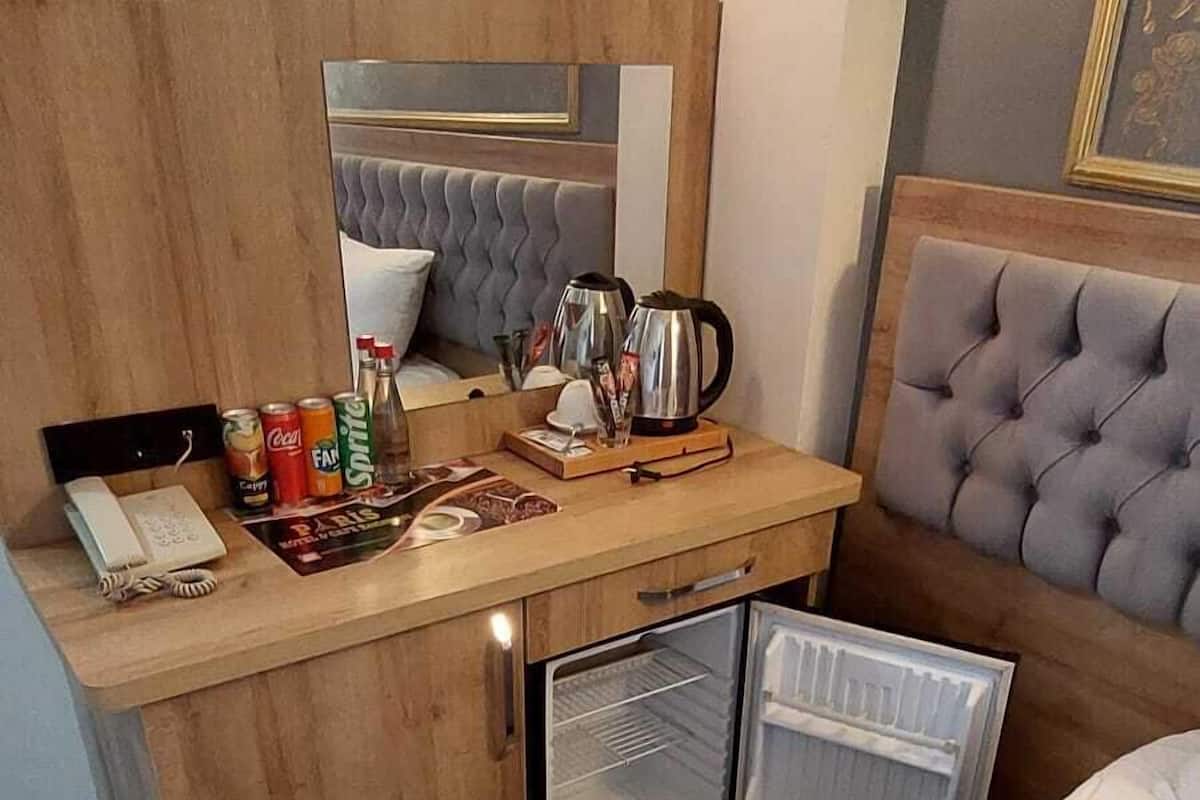 Basic Double Room | In-room safe, individually furnished, desk, laptop workspace