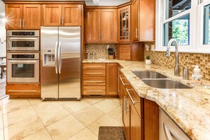 Fridge, microwave, oven, stovetop - Majestic Ardsley Park Home On Magnolia-lined Street by Lucky Savannah (Savannah)