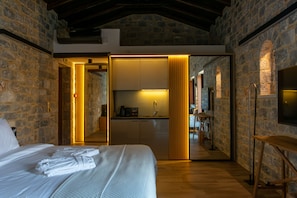 1 bedroom, in-room safe, individually decorated, individually furnished