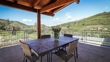 Exclusive-Vierbettzimmer | Terrasse/Patio