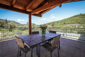 Exclusieve vierpersoonskamer | Terras