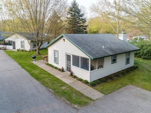 Exterior - Goshorn Lake Resort Cottage #21 (Saugatuck)