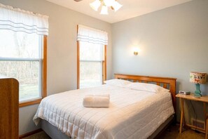 2 bedrooms, free WiFi, bed sheets - Goshorn Lake Resort Cottage #21 (Saugatuck)