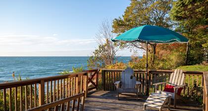 Low-bluff cottage with private Lake Michigan beach