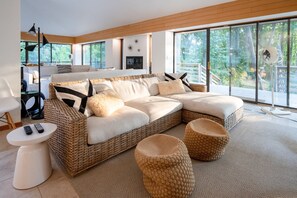 Smart TV - Huge Mid Century Beach Home w/Beach Access (Macatawa)