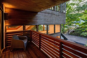 Property grounds - Huge Mid Century Beach Home w/Beach Access (Macatawa)